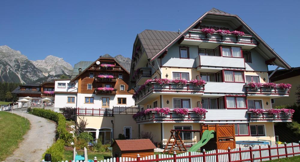 Hotel Neuwirt Рамзау ам Дахщайн Екстериор снимка